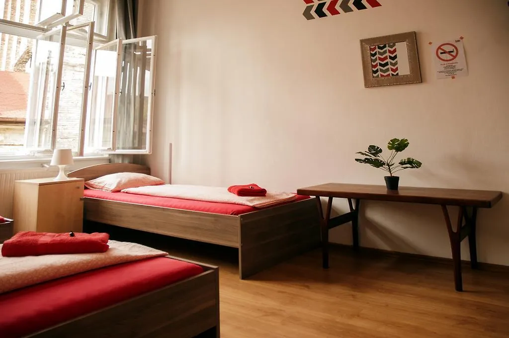 2Night Hostel Budapest 0*,  Magyarország